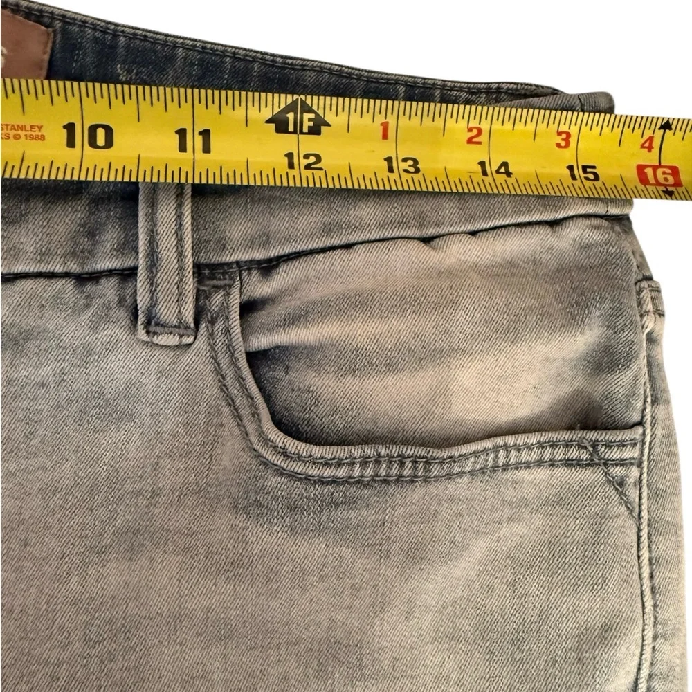 Chico’s light wash floral embroidered denim jeans size 8/10 - Picture 6 of 7